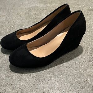Black wedges size 8